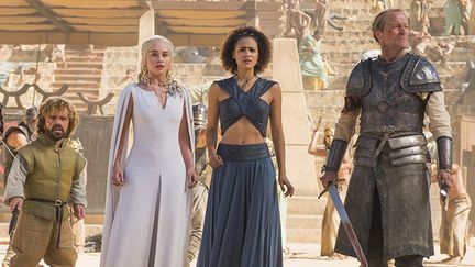 Tyrion Lannister (Peter Dinklage), Daenerys Targaryen (Emila Clarke), Missandei (Nathalie Emmanuel) et Jorah Mormont (Iain Glen) dans un épisode de "Game of Thrones". (GAME OF THRONES / HBO)