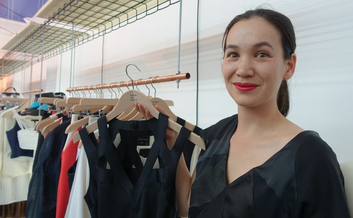 La créatrice Christine Phung dans la boutique Front de mode avec une de ses pièces proposées, (en juin 2015)
 (Corinne Jeammet)