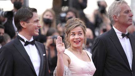 L'actrice et humoriste française Blanche Gardin fait un salut princier aux photographes. (VADIM GHIRDA/AP/SIPA / SIPA)