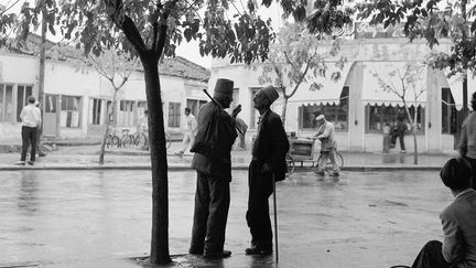 Fiers de leur culture musulmane, les vieux Albanais portent souvent le fez, malgré l'avertissement du gouvernement interdisant ce couvre-chef ottoman. (Gökşin Sipahioğlu/SIPA)