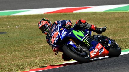 Maverick Vinales joue les équilibristes sur sa Yamaha (VINCENZO PINTO / AFP)