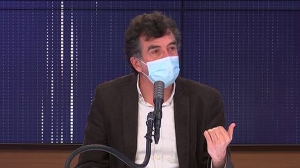 L'épidémiologiste Arnaud Fontanet, membre du Conseil scientifique, invité lundi 4 janvier 2021 sur franceinfo.
 (FRANCEINFO / RADIO FRANCE)