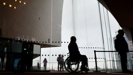 Un homme en fauteuil roulant à Hambourg, Allemagne (image d'illustration) (FRANK MAY / PICTURE ALLIANCE)