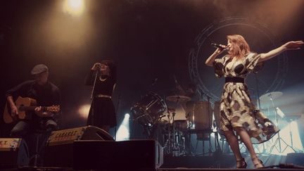 Elodie Frégé et Mélanie Pain
 (Focus Grenoble/Christine Hennebert/Cabaret Frappé 2017)