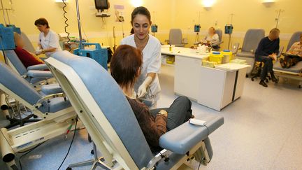 Salle de chimiothérapie à l'hôpital de Lille (Nord). (PHILIPPE HUGUEN / AFP)