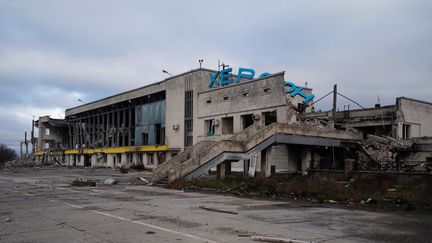 L'aéroport de Kherson, le 19 novembre 2022. (IHOR TKACHOV / AFP)