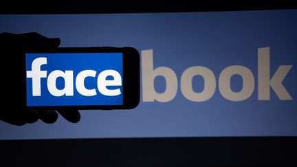 Une panne touche Facebook et ses applications, mardi 20 novembre 2018. (ALEXANDER POHL / NURPHOTO / AFP)