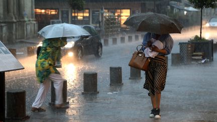 Le centre-ville d'Avignon (Vaucluse) sous les pluies diluviennes, jeudi 9 août 2018.&nbsp; (SOUILLARD BRUNO / MAXPPP)