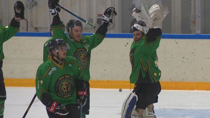 Des Cougars vainqueurs après un match parfois tendu. (SPM La 1ère)