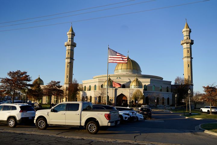 Le centre islamique d'Amérique, à Dearborn (Michigan, Etats-Unis), qui abrite la plus grande mosquée du pays, le 8 novembre 2024. (PIERRE-LOUIS CARON / FRANCEINFO)