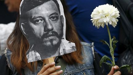 Les mains liées et une balle dans la tête, c'est ainsi qu'a été retrouvé Ruben Espinosa, célèbre photographe de presse au Mexique, le 31 juillet 2015.  Ce journaliste de 31 ans travaillait pour l'hebdomadaire «Proceso» et pour l'agence photo «Cuartoscuro». Il s'est installé dans la capitale en espérant trouver une meilleure protection car il se sentait menacé par le gouverneur de Veracruz, Javier Duarte. Le journaliste n'avait pourtant pas hésité à s'en prendre aux autorités de cet Etat situé à l'est de Mexico. Ruben Espinosa était spécialisé dans les mouvements sociaux à Veracruz qui ciblaient régulièrement le parti révolutionnaire institutionnel (PRI), celui du président Enrique Peña Nieto et du gouverneur.  (REUTERS/Henry Romero)