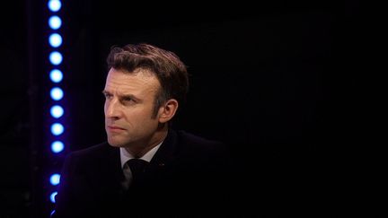 Le chef de l'Etat, Emmanuel Macron, lors d'un déplacement à Station F, à Paris, le 16 février 2022. (SARAH MEYSSONNIER / POOL / AFP)