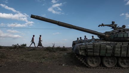 Tank abandonné à Meloni (Ethiopie), le 11 décembre 2020. Les forces éthiopiennes et érythréennes auraint lancé le 1er septembre 2022, une "offensive conjointe" contre le Front de libération du peuple du Tigré (TPLF). (EDUARDO SOTERAS / AFP)