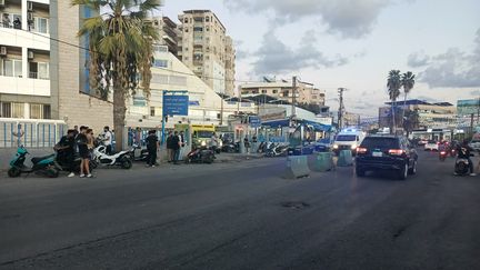 In front of a hospital in the city of Tyre, southern Lebanon, on September 18, 2024. Illustrative photo. (STRINGER / ANADOLU)