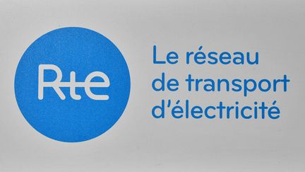 Le logo de la RTE, le fournisseur d'électricité du réseau SNCF (2018). (GERARD JULIEN / AFP)