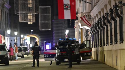 L'attaque s'est déroulée dans le centre-ville de Vienne (Autriche), aux alentours de 20 heures, lundi 2&nbsp;novembre 2020.&nbsp; (JOE KLAMAR / AFP)