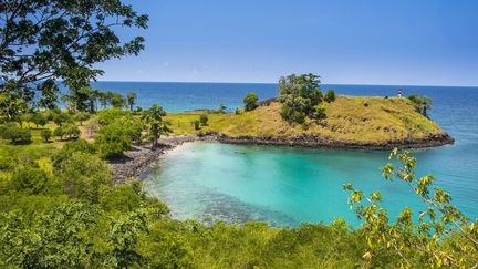 Plutôt que de développer un tourisme "grand public" comme les Seychelles, son homologue insulaire de l'océan Indien, Sao Tomé-et-Principe entend préserver au maximum sa biodiversité et privilégier le tourisme écologique. "Nous visons une clientèle haut de gamme qui puisse dépenser environ 500 dollars par jours", déclarait le Premier ministre Patrice Trovoada à l'Opinion en avril 2016. Principe est aujourd'hui reconnue comme réserve de biosphère par l'Unesco. Ici, le Lagoa Azul et son phare, au nord-est de São Tomé. (MICHAEL RUNKEL / ROBERT HARDING PREMIUM / ROBERTHARDING)