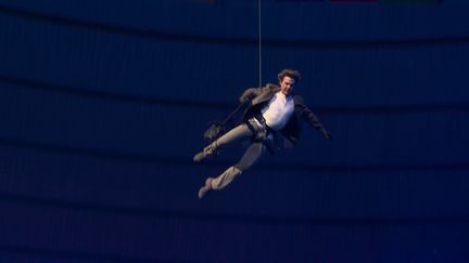 Paris 2024 - Cérémonie de clôture : Tom Cruise sur le toit du Stade de France