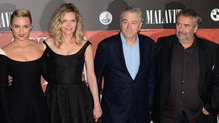 Diana Agfron, Michelle Pfeffeir, Robert de Niro et Luc Besson à la conférence de presse "Malavita" à la Cité du cinéma le 16 octobre 2013
 (PIERRE ANDRIEU / AFP)