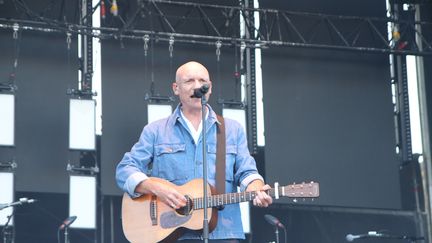 Le chanteur Gaëtan Roussel aux folies de La Rochelle (Charente-Maritime). (FREDERIC FLEUROT / RADIO FRANCE)