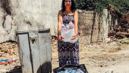 «Plusieurs personnes en Tunisie vivent grâce à la collecte des bouteilles en plastique. J’ai décidé de les aider et de leur simplifier la vie en collectant mes bouteilles au lieu de les jeter une par une, puis de les donner à la première personne qui croise mon chemin. J'encourage tout le monde à faire pareil. Il y en a sûrement un ramasseur de ces bouteilles dans votre quartier!» (The Tunisians)