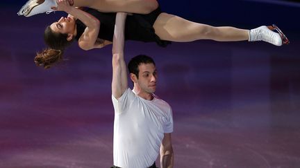 Le couple de patineurs&nbsp;Marissa Castelli et Simon Schnapir en d&eacute;monstration aux championnats am&eacute;ricains de patinage artistique &agrave; Boston (Massachusetts, Etats-Unis), le 12 janvier 2014. ( BRIAN SNYDER / REUTERS )