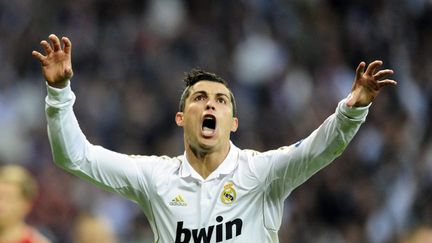 L'attaquant du Real Madrid, Cristiano Ronaldo apr&egrave;s avoir marqu&eacute; un but face au Bayern Munich en demi-finale de la Ligue des Champions &agrave; Madrid (Espagne), le 25 avril 2012. (JAVIER SORIANO / AFP)