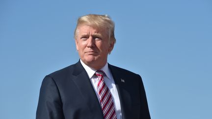 Donald Trump sur la base aérienne d'Andews, dans le Maryland (Etats-Unis), le 29 septembre 2017. (NICHOLAS KAMM / AFP)