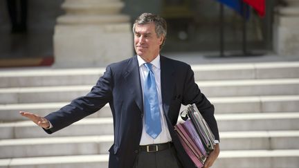 Le ministre du Budget, J&eacute;r&ocirc;me Cahuzac, quitte l'Elys&eacute;e (Paris), le 6 juin 2012. (FRED DUFOUR / AFP)