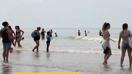 La hausse des températures va-t-elle modifier la destination des vacances ? Dans le nord de la France, la Côte d’Opale connaît un regain de fréquentation. Les réservations pour l’été prochain sont en hausse et les stations balnéaires doivent s’adapter pour accueillir ces nouveaux touristes. (franceinfo)