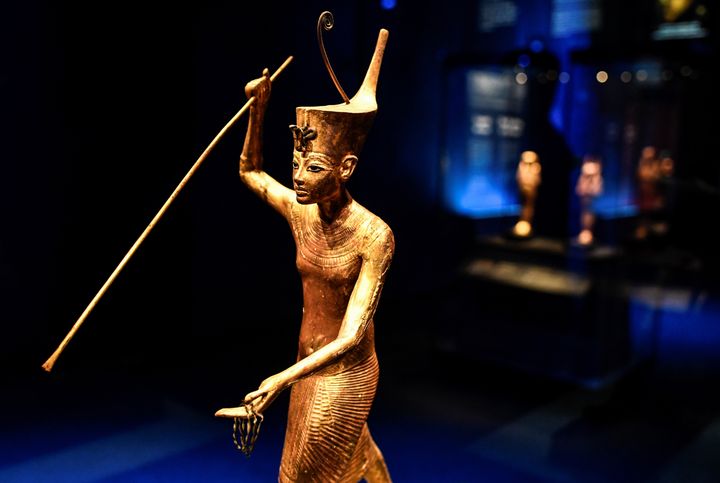 Statuette présentée dans l'exposition "Toutankhamon, le Trésor des Pharaons" (STEPHANE DE SAKUTIN / AFP)