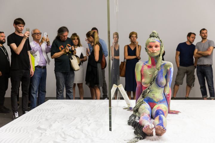 Skin Painting par l'artiste Donna Huanca
 (Art Basel)