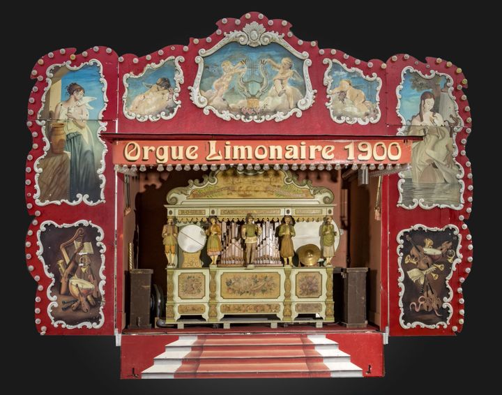 Limonaire, vers 1905. Orgue de foire. 5 personnages animent la façade
