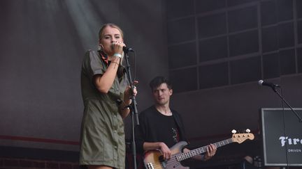 La chanteuse Mathilda Homer sur la scène Firestone. (OLIVIER FLANDIN)