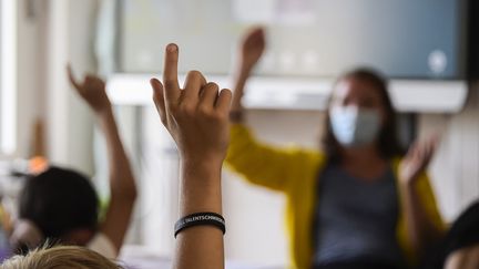 Dans une classe en Allemagne&nbsp;qui connaît, comme de nombreux pays développés, une pénurie d'enseignants. (TOBIAS SCHWARZ / AFP)