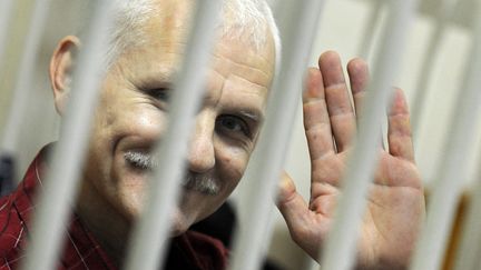 Le militant bélarusse emprisonné Ales Beliatski, co-lauréat vendredi 7 octobre 2022 du Nobel de la paix. (VIKTOR DRACHEV / AFP)