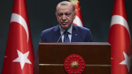 Le président turc Recep Tayyip Erdogan, lors d'une conférence de presse à Ankara (Turquie), le 29 mars 2021. (ERCIN ERTURK / ANADOLU AGENCY / AFP)