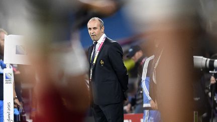 Philippe Saint-André, le sélectionneur du XV de France, lors du match de poules de la Coupe du monde face à l'Italie, le 19 septembre 2015 à Twickenham (Royaume-Uni). (FRANCK FIFE / AFP)