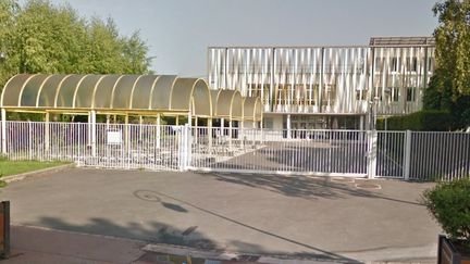 Le coll&egrave;ge Rosa-Bonheur, &agrave; Ch&acirc;telet-en-Brie (Seine-et-Marne), o&ugrave; une enseignante a &eacute;t&eacute; agress&eacute;e par deux &eacute;l&egrave;ves, le 24 janvier 2014. (GOOGLE STREET VIEW)