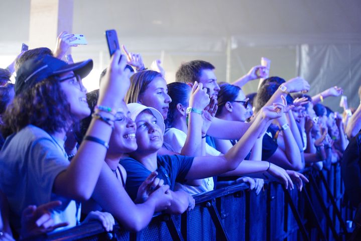 Les fans du premier rang du concert de Columbine. (JULES BOUDIER                       )