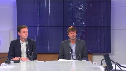 Christophe Robert, délégué général de la Fondation Abbé Pierre, et Nicolas Hulot, président de la Fondation Nicolas Hulot, invités de franceinfo vendredi 16 octobre 2020. (FRANCEINFO / RADIOFRANCE)