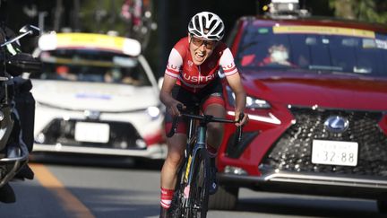 L'Autrichienne Anna Kieserenhofer partie en solitaire vers le titre olympique sur route à Tokyo, le 25 juillet 2021. (MICHAEL STEELE / AFP)