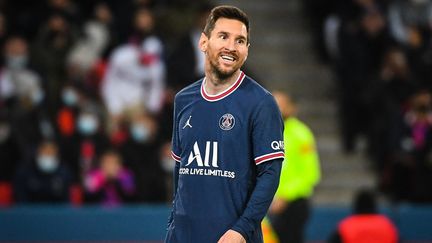 Le joueur argentin du PSG Lionel Messi au Parc des Princes, à Paris, le 12 décembre 2021. (MATTHIEU MIRVILLE / AFP)