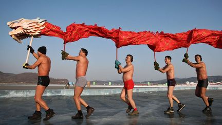 Tous les douze ans, lors des ann&eacute;es du Dragon, on note en Chine une hausse sensible du nombre des naissances. (CHINA DAILY LIFE / AP / SIPA)