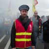 Des manifestants contre la réforme des retraites, le 17 décembre 2019, à Toulouse (Haute-Garonne). (FREDERIC SCHEIBER / HANS LUCAS / AFP)