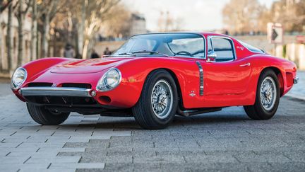 L'Iso Grifo, construite par la marque italienne ISO Revolta GT, marque qui n'existe plus depuis 1974. 
 (Remi Dargegen (c) 2017 Courtesy of RM Sotheby&#039;s)