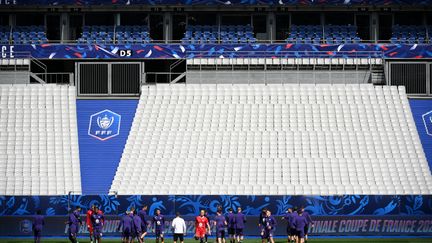 Les joueurs de Toulouse participent à un entraînement collectif à la veille de la finale de la Coupe de France de Football entre Nantes et Toulouse au Stade de France, dans un contexte politique et sécuritaire tendu (FRANCK FIFE / AFP)