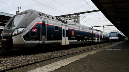 Un train TER à la gare SNCF de Caen (Calvados). Image d'illustration. (MARTIN ROCHE / MAXPPP)