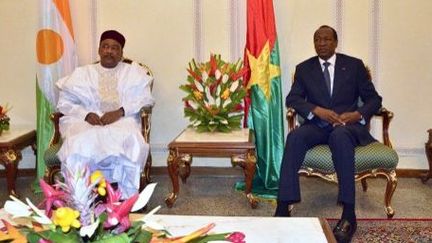 Ouagadougou, le 5 février 2014: rencontre entre le président du Niger, Mahamadou Issoufou, et son homologue du Burkina Faso, Blaise Compaoré. (AHMED OUOBA / AFP)