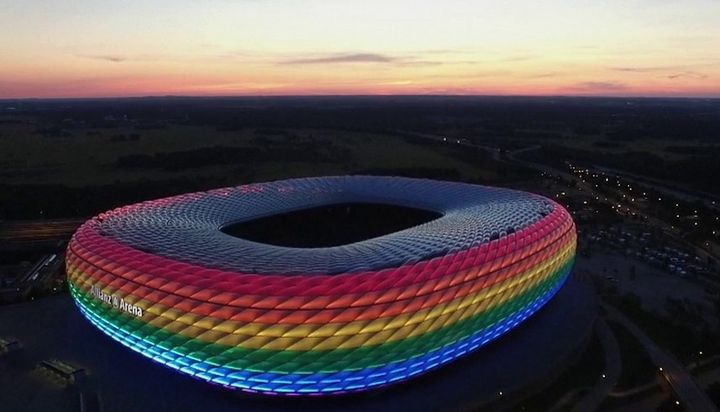 Euro 2021 : à Munich, l'arc-en-ciel en soutien à la communauté LGBT fait polémique (France 2)